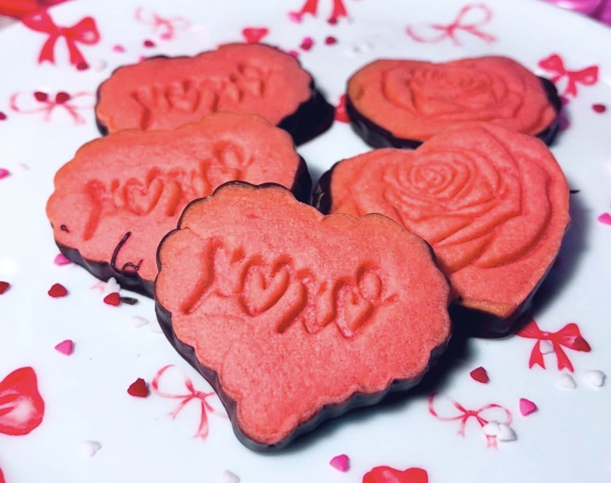 Decorated heart-shaped cookies
